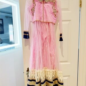 Indian girl 8-10 yo great for Diwali / tonic / traditional  outfit